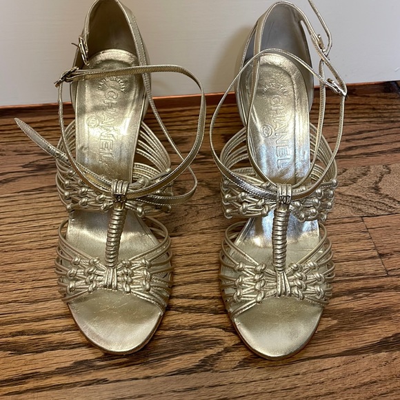 Chanel gold sandal - Picture 3 of 9